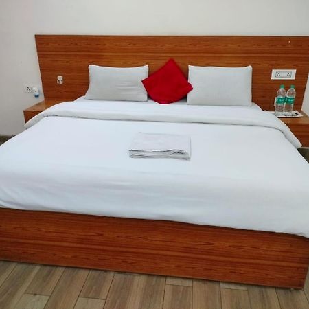 The Rejoice Hotel & Guesthouse Greater Noida Exteriör bild