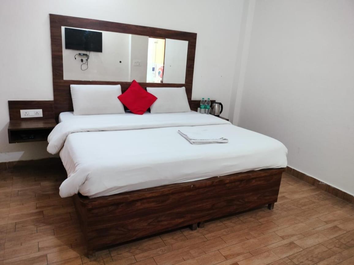 The Rejoice Hotel & Guesthouse Greater Noida Exteriör bild