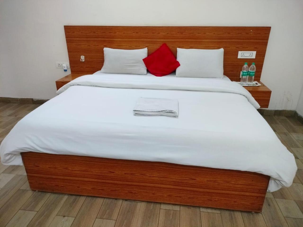 The Rejoice Hotel & Guesthouse Greater Noida Exteriör bild