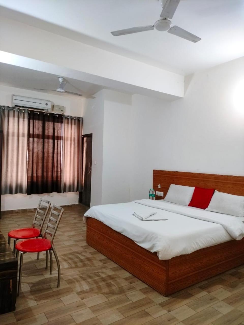 The Rejoice Hotel & Guesthouse Greater Noida Exteriör bild