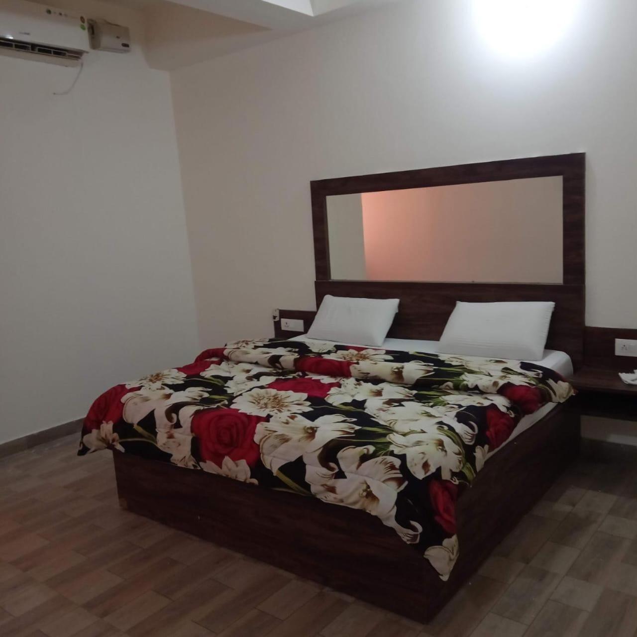 The Rejoice Hotel & Guesthouse Greater Noida Exteriör bild