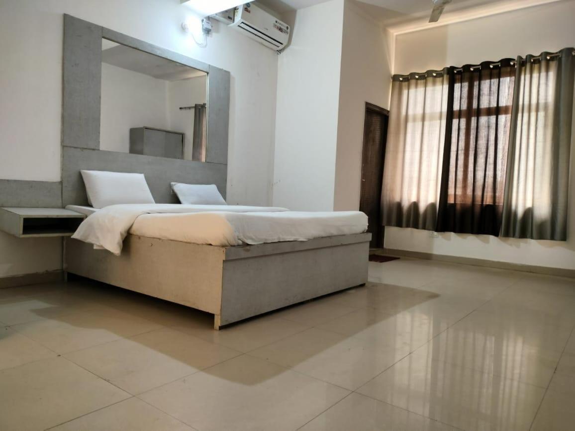The Rejoice Hotel & Guesthouse Greater Noida Exteriör bild